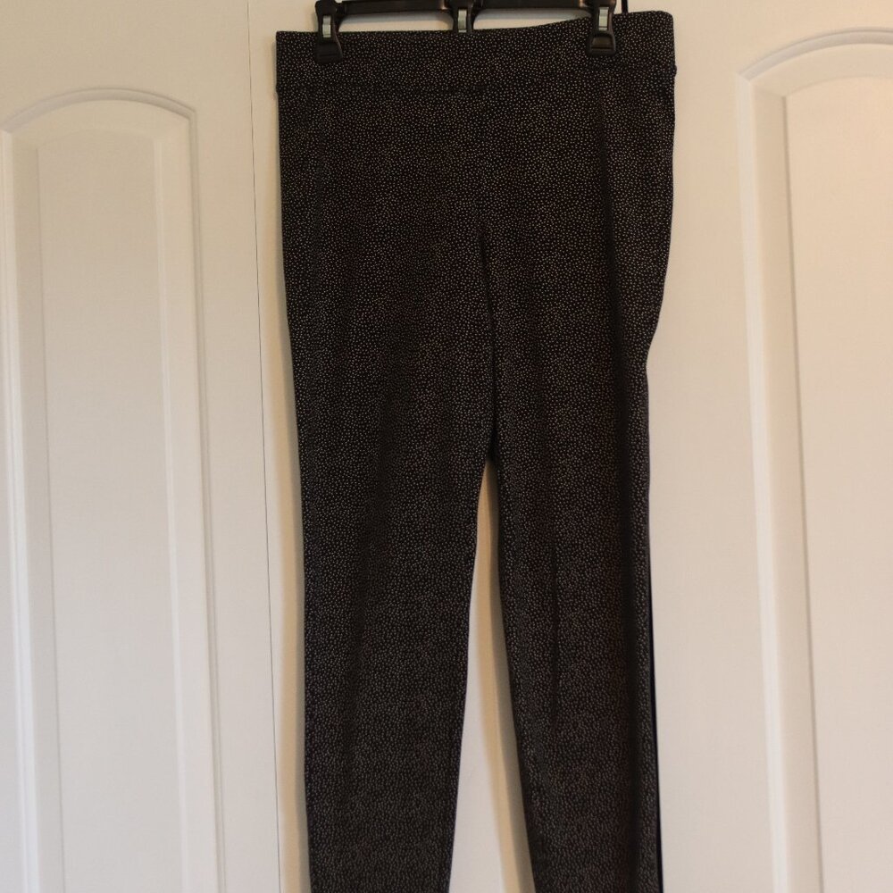 Old Navy Medium Leggings Black and White Dots Slim Fit cotton/spandex blend